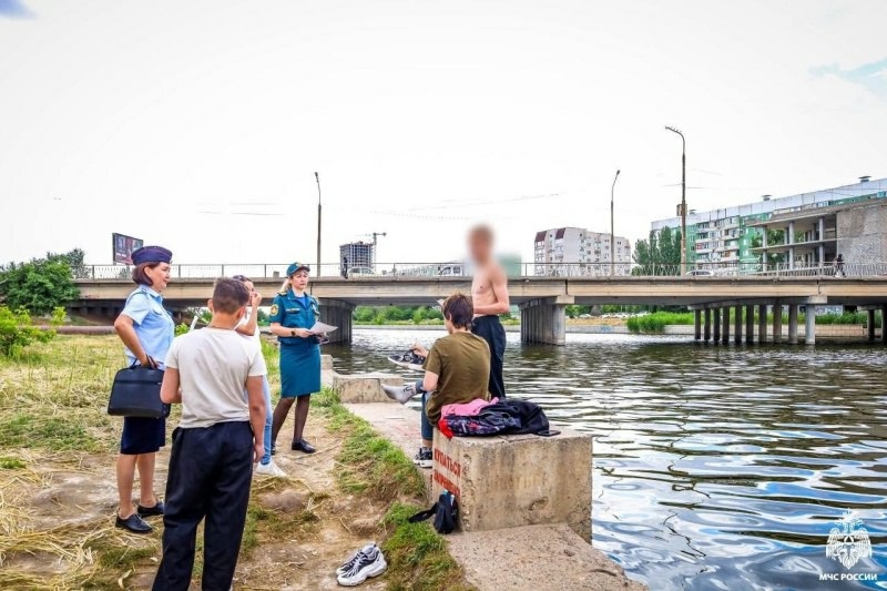 Полицейские поймали купающихся в запретных водах астраханцев