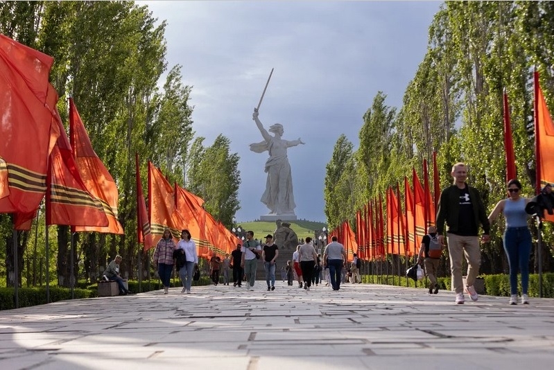 Астраханцы исполнили «Катюшу» на Мамаевом Кургане в городе-герое Волгограде