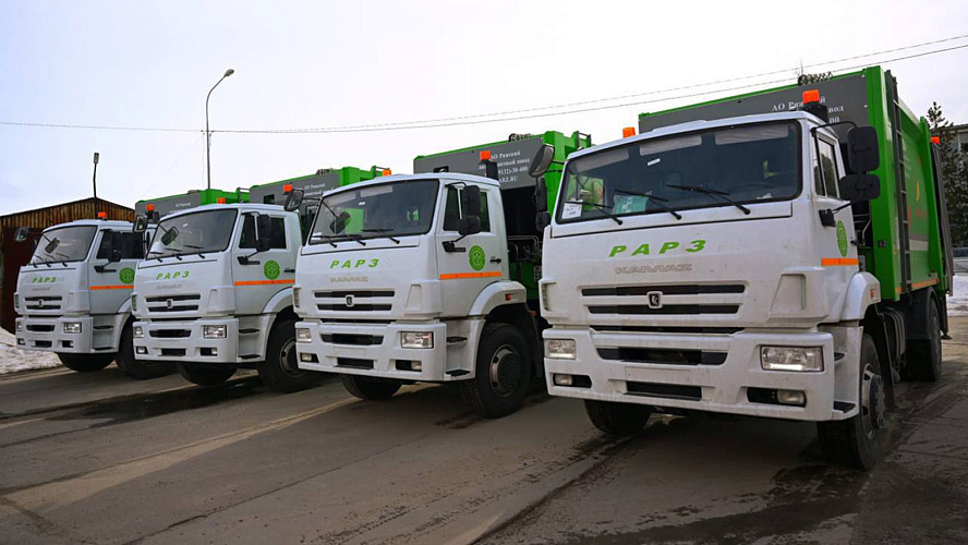 Четыре новых мусоровоза поступят в автопарк Нового Уренгоя