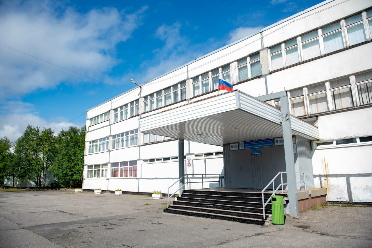 В Мурманске для 3935 школьников прозвучал Последний звонок