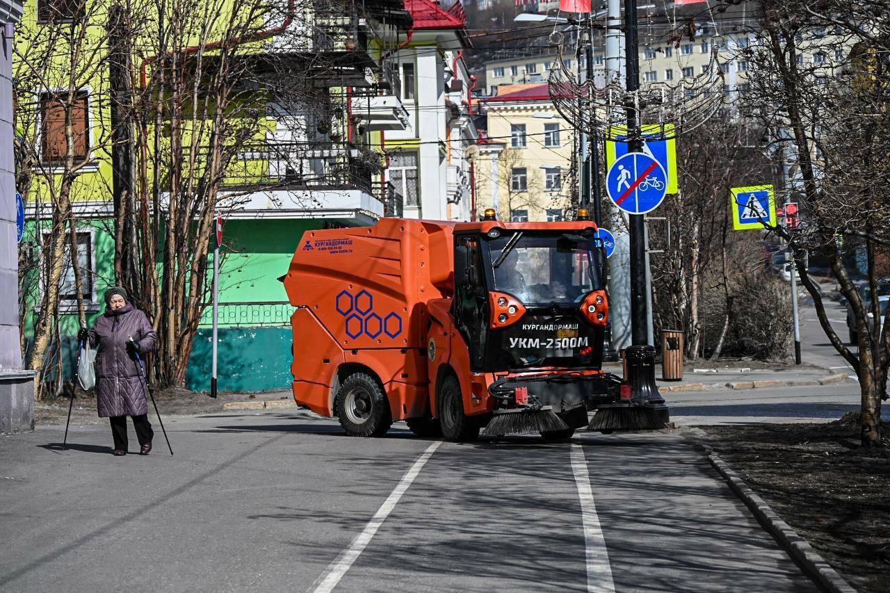 Управление дорожного хозяйства Мурманска готовит город к Дню Победы