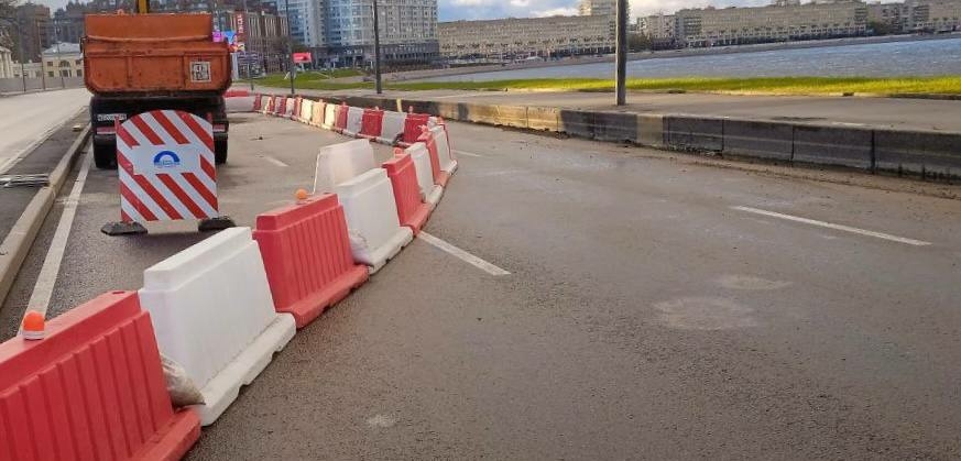 В Санкт-Петербурге движение транспорта по Свердловской набережной ограничили