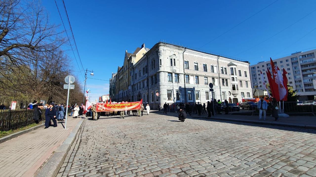 В Выборге свыше 10 тысяч человек приняли участие в акции «Бессмертный полк»
