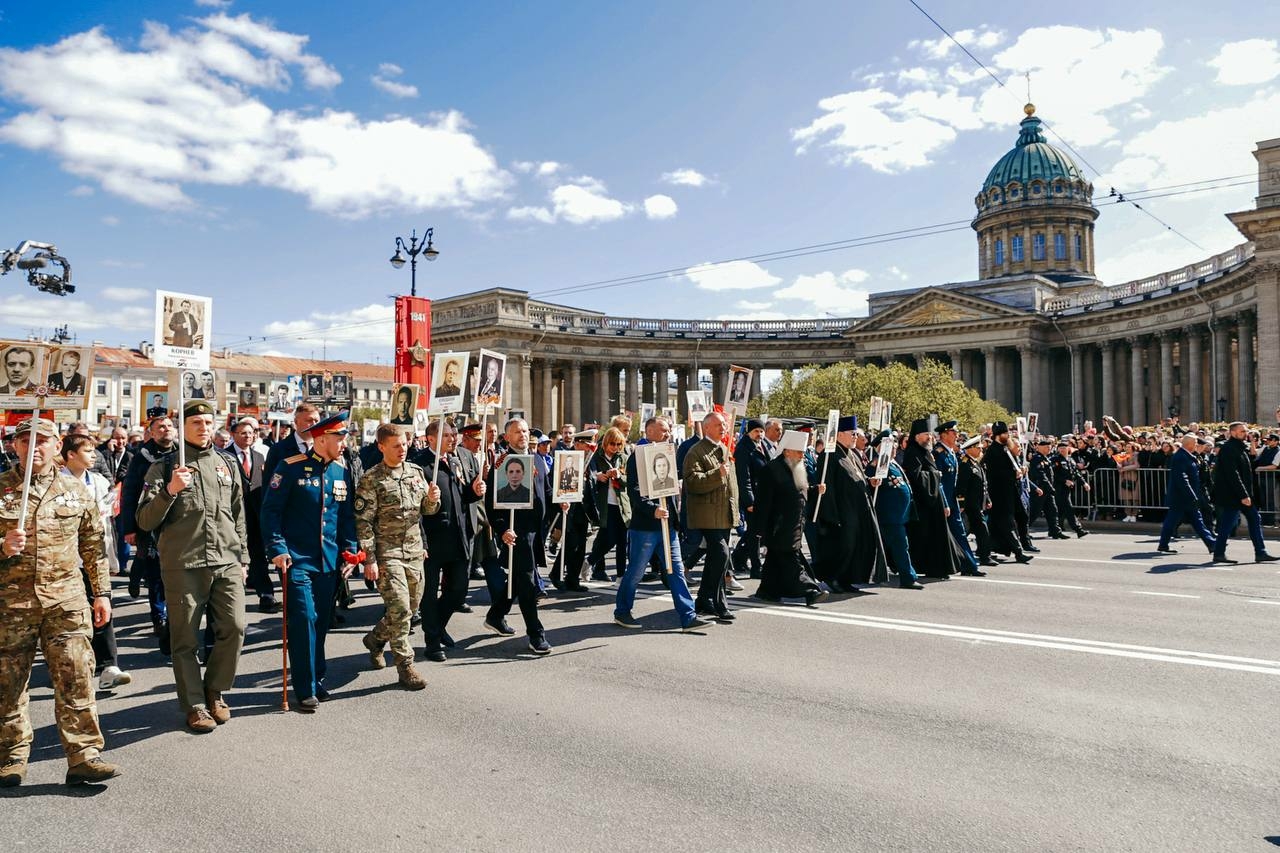 Беглов вместе с петербуржцами принял участие в акции «Бессмертный полк»