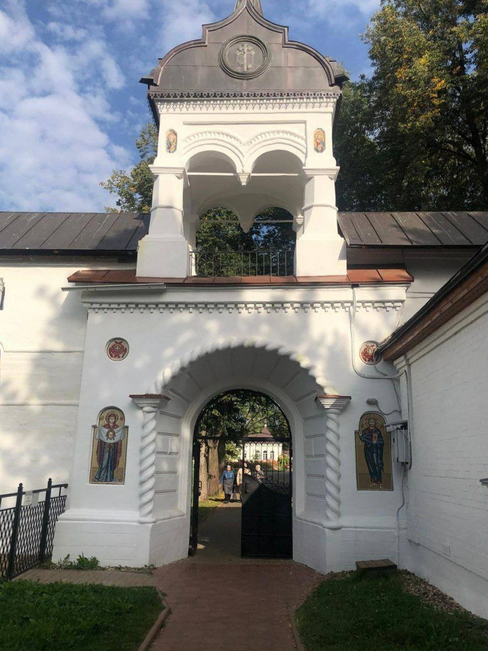 В Ярославле отремонтируют фасады стены с десятью башнями Толгского монастыря
