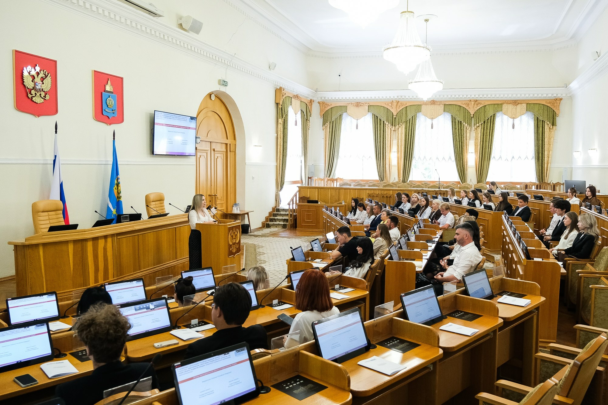 В Астрахани прошел лекторий по законодательству для молодых активистов