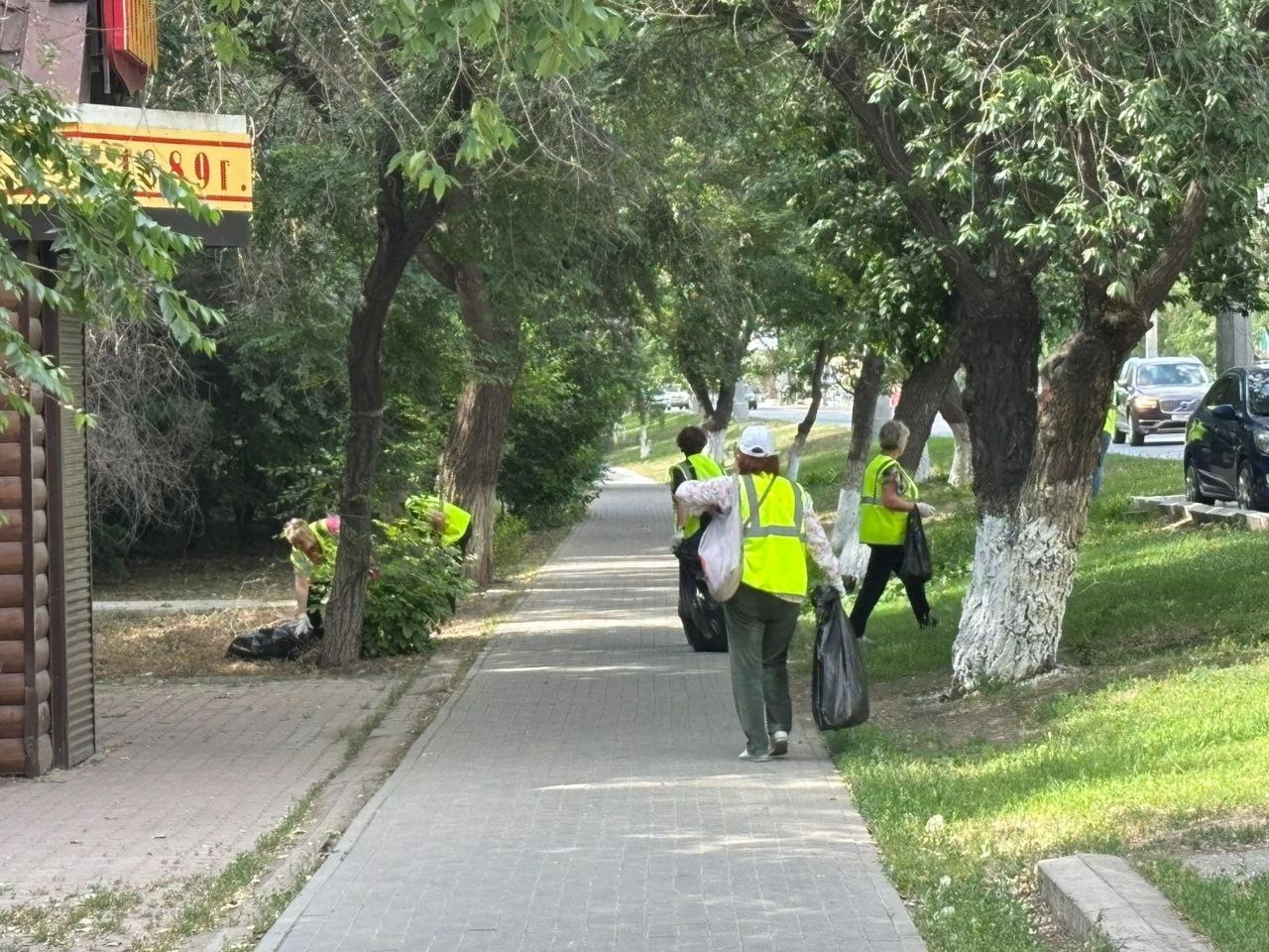 В Астрахани состоялся очередной субботник