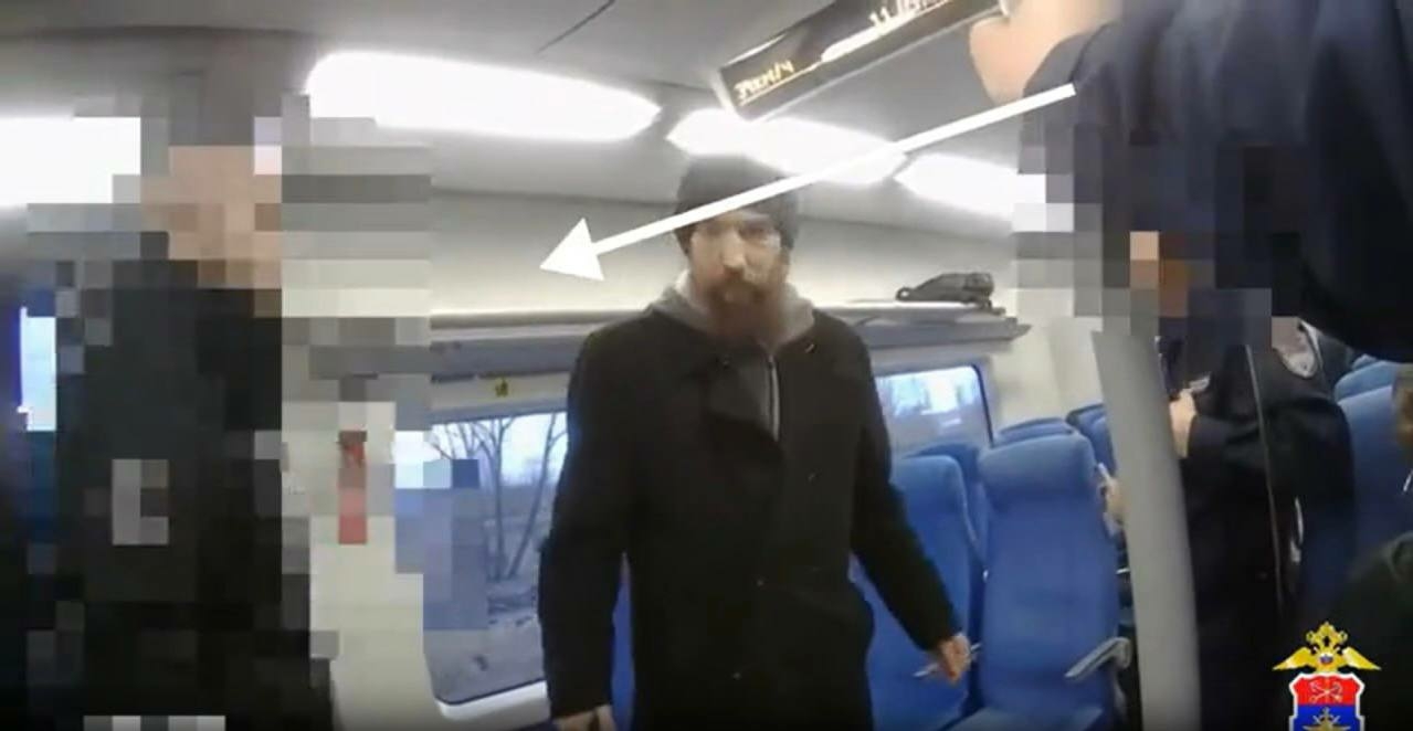 Пассажир электрички в Петербурге напал на охранника из-за стоимости билета