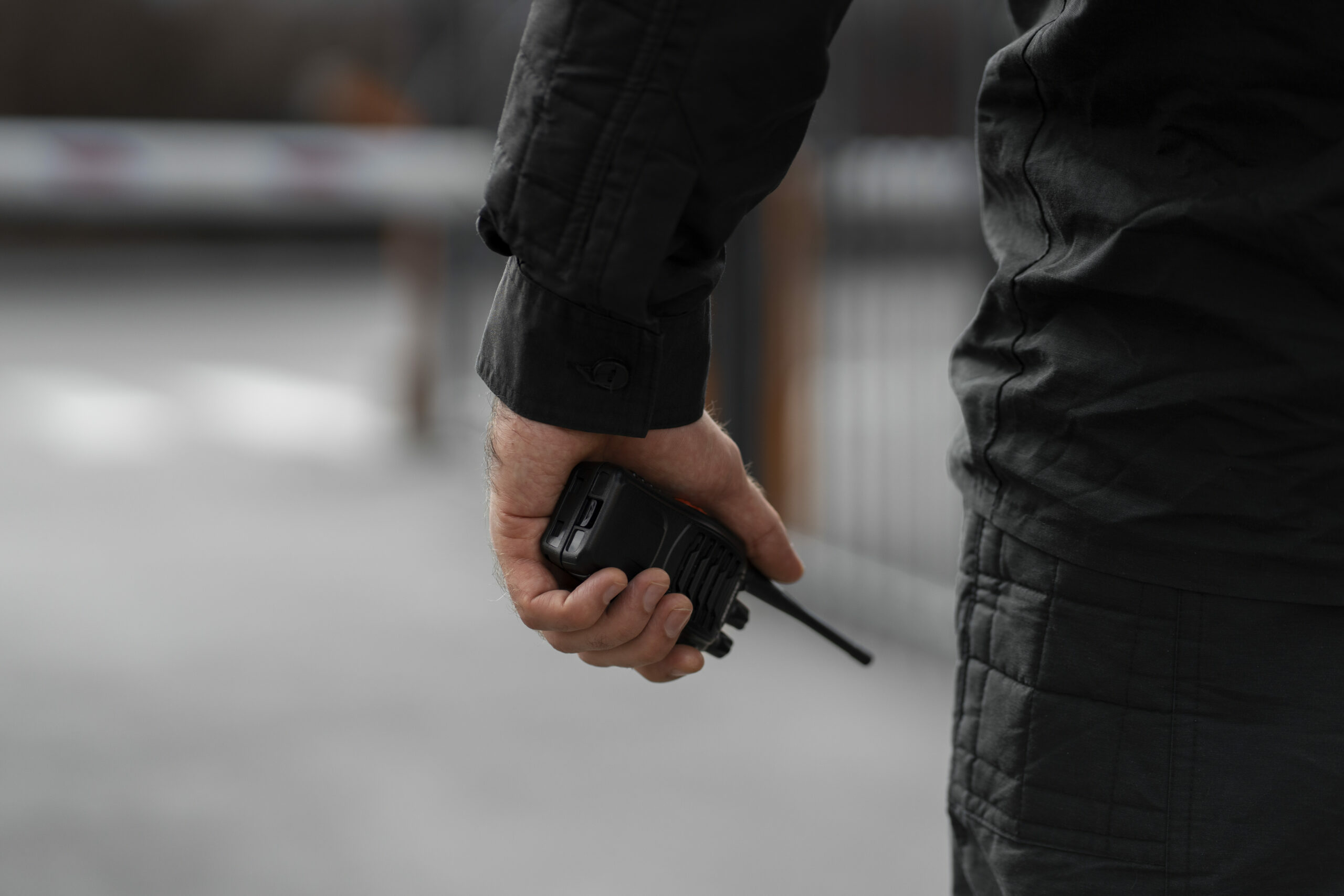 СК возбудил дело против петербургского полицейского за избиение задержанных