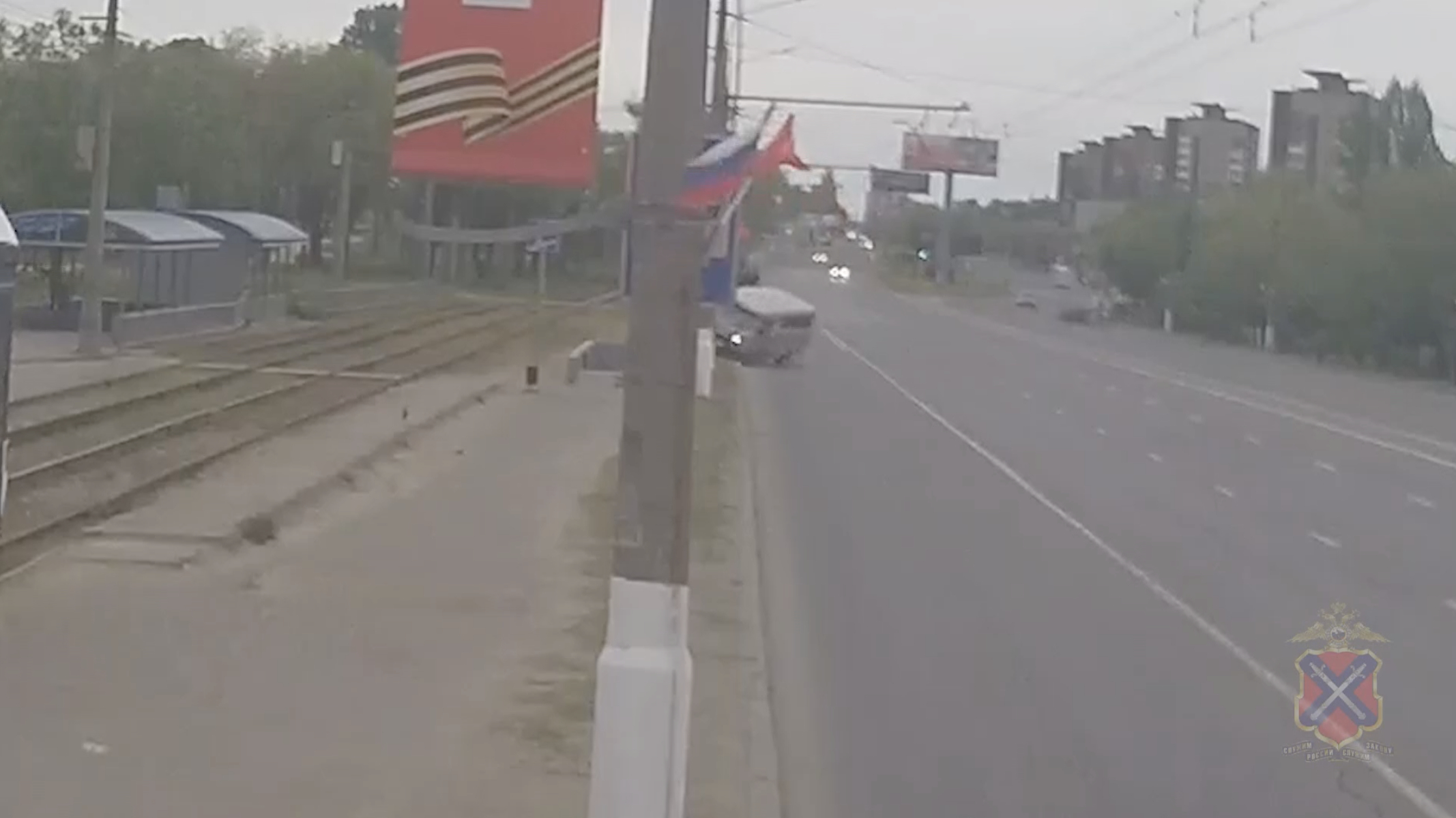 В Волгограде катафалк врезался в подземный переход