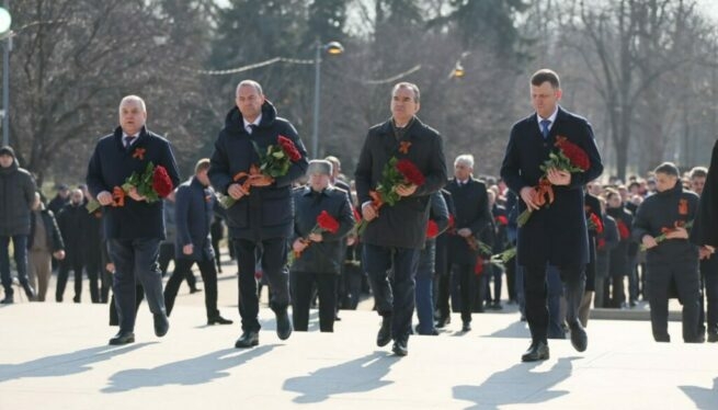 В Краснодаре возложили цветы к мемориалу жертвам фашизма в День Победы