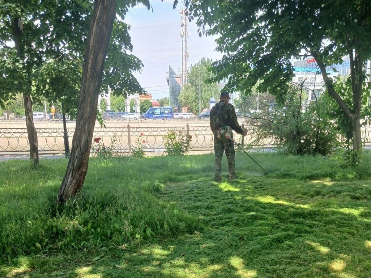 В Астрахани убрали более чем 83 тонн мусора за выходные