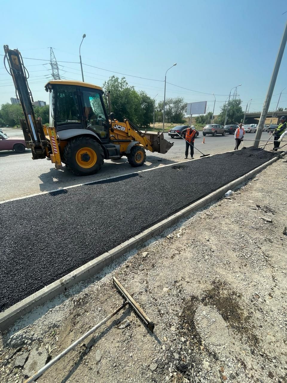В Астрахани продолжается комплексный ремонт дорог и тротуаров