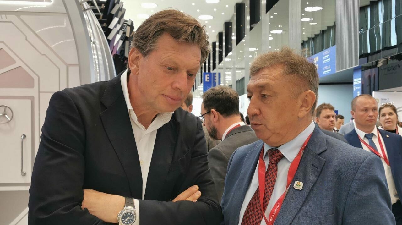 ДРОЗД и Союз конькобежцев обсудили перспективы сотрудничества на ПМЭФ-2025