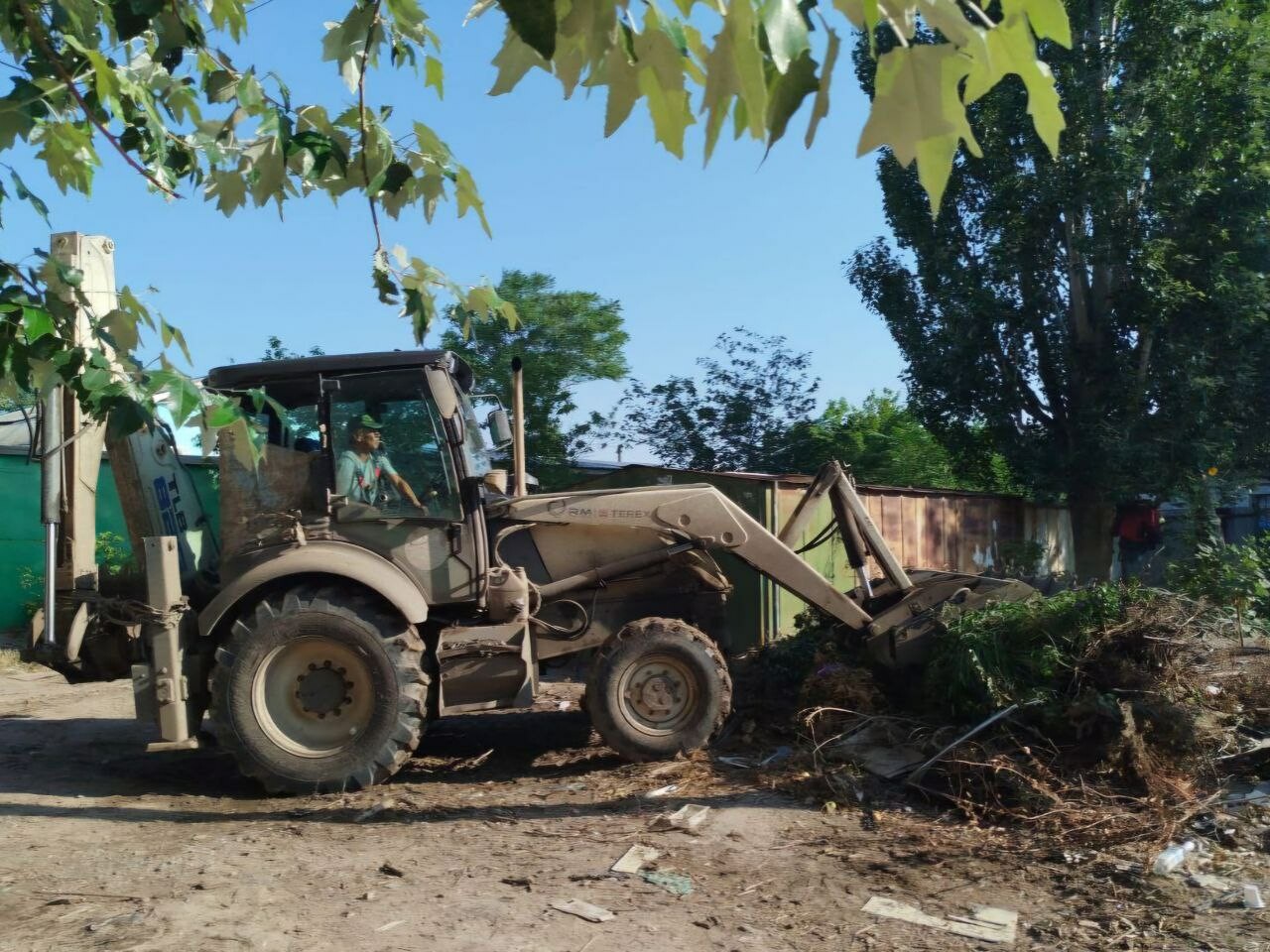 В Астрахани убрали более чем 400 несанкционированных свалок за месяц