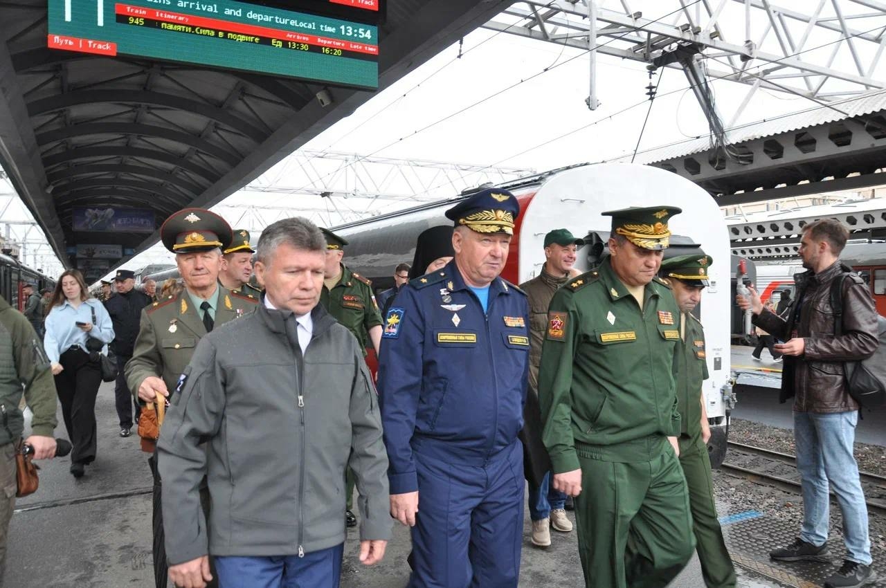 На Московском вокзале в Питербурге встретили уникальный эшелон