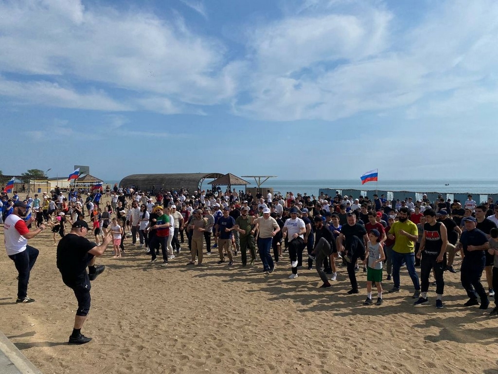 Более тысячи человек приняли участие в праздничной зарядке в Махачкале