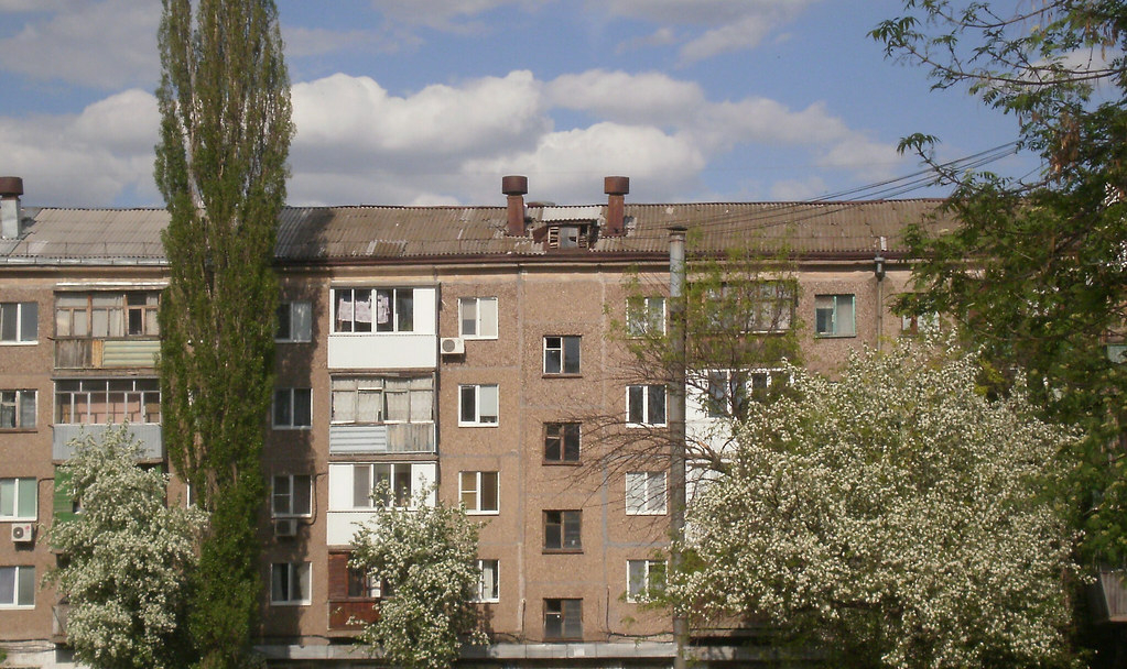 В Мариуполе восстановили жилой дом на улице Санаторной