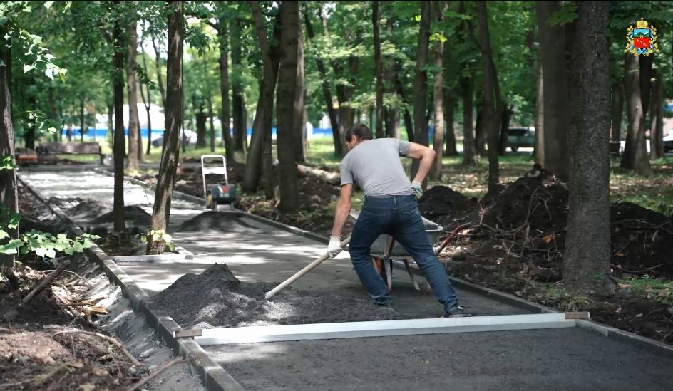 Во Владикавказе завершают благоустройство сквера имени Гагарина
