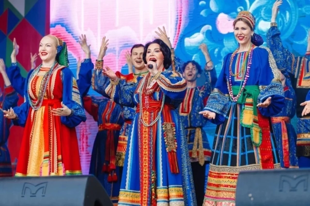 Бабкина объяснила в Вологде, почему подростки влюбились в народные песни