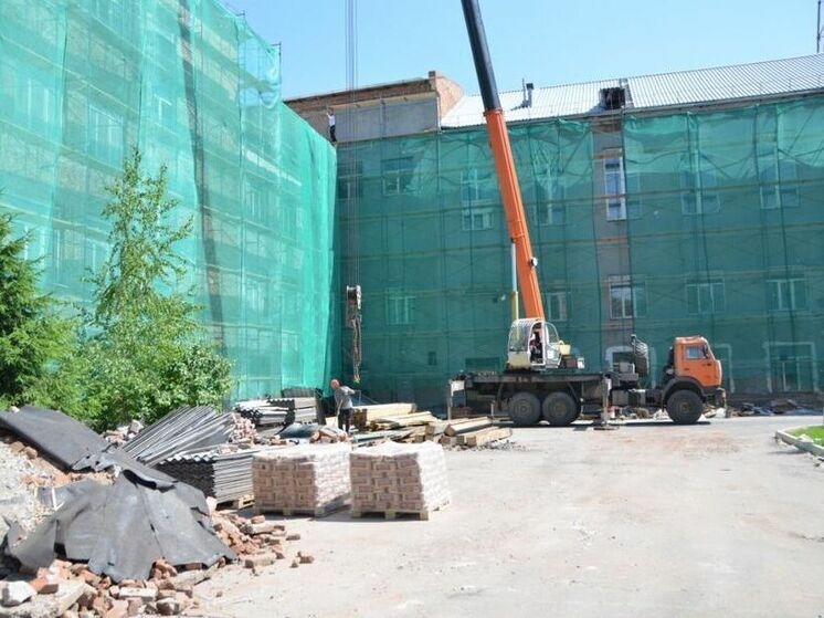 Крышу спортзала в школе №1 Абакана отремонтировали полностью