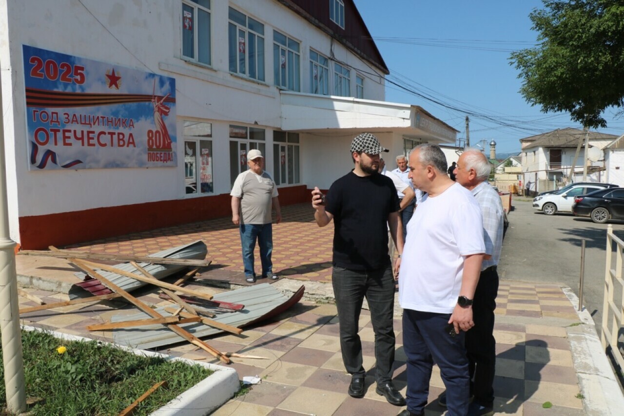 В Казбековском районе устраняют последствия урагана