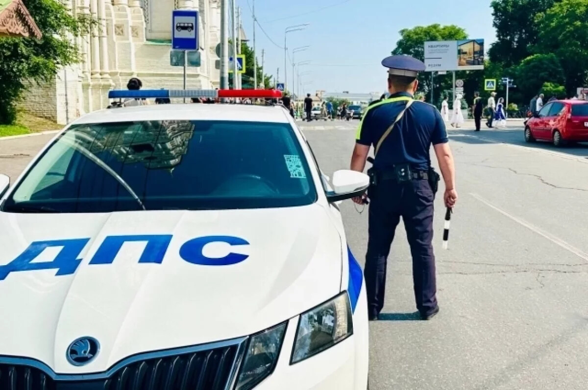 Более 150 сотрудников охраняли порядок на массовом празднике в Астрахани