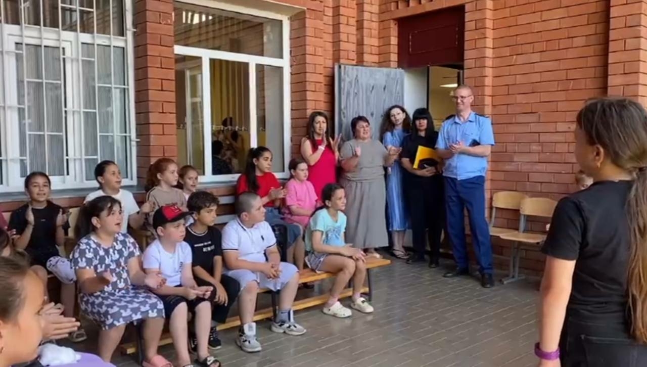 В пришкольном лагере Кировского района прошли беседы о безопасности дорожного движения