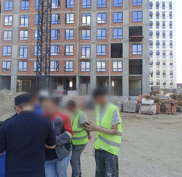 В Астрахани на стройках поймали нелегальных рабочих из-за границы