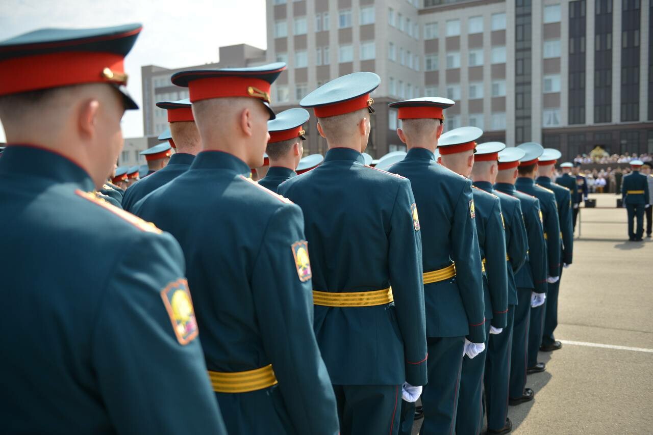 Выпуск офицеров училища Штеменко завершился торжественным маршем