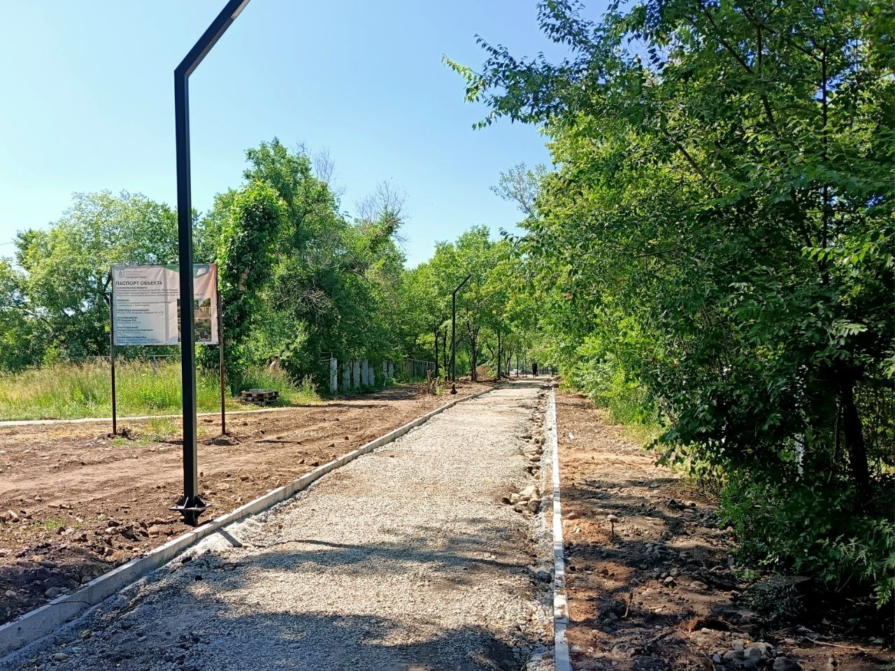 Молодняков проверил ход благоустройства общественных территорий Саяногорска