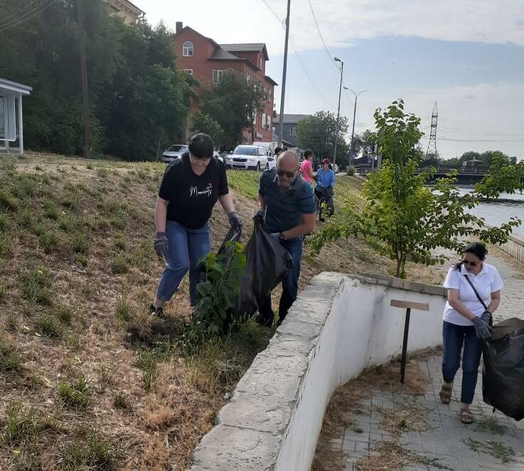 В Астрахани привели в порядок берега и улицы