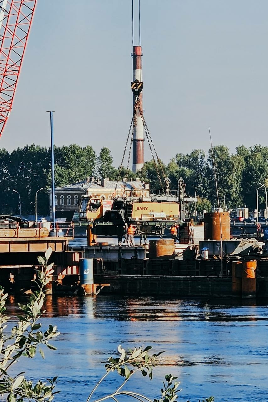 В Петербурге Большой Смоленский мост готовят к монтажу гидроцилиндров
