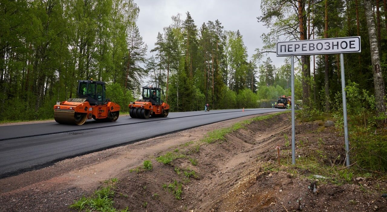 В Ленобласти укладывают второй слой асфальта на дороге Комсомольское – Приозерск