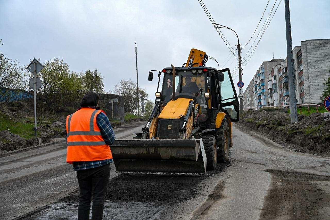 В Мурманске идет ремонт дорог в рамках нацпроекта «Инфраструктура для жизни»