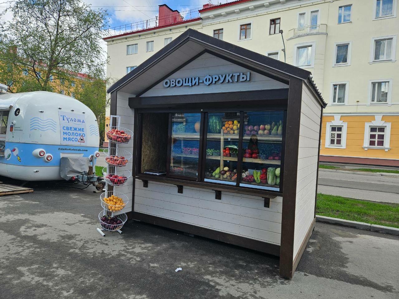 В Мурманске появились ярмарочные домики для продажи овощей и фруктов