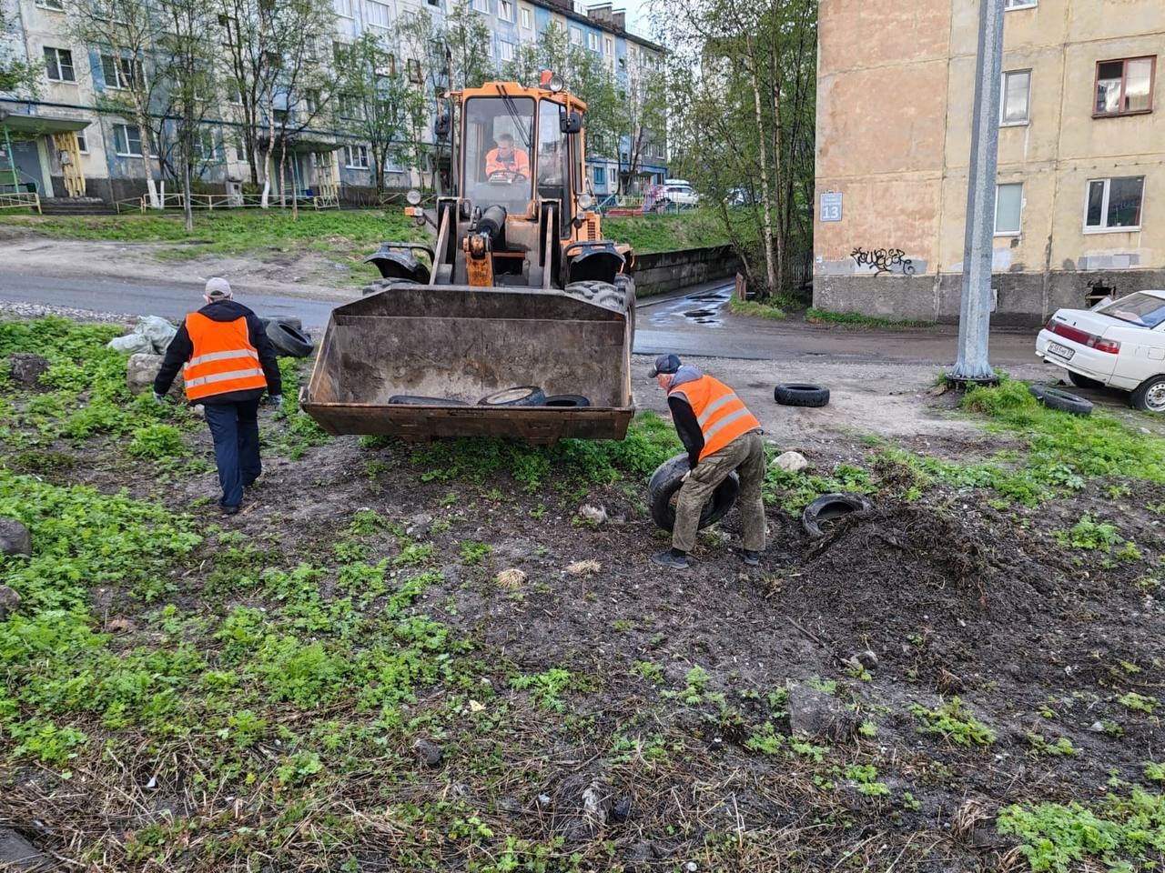 В Мурманске с начала весенней уборки вывезли более 2,5 тысячи кубометров смета