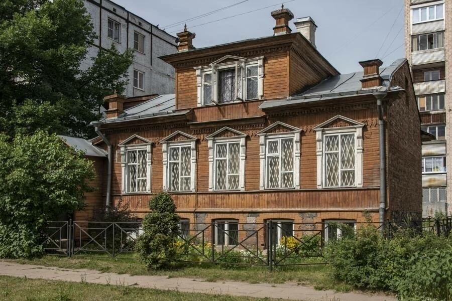 В Луге продолжаются работы по сохранению здания историко-краеведческого музея