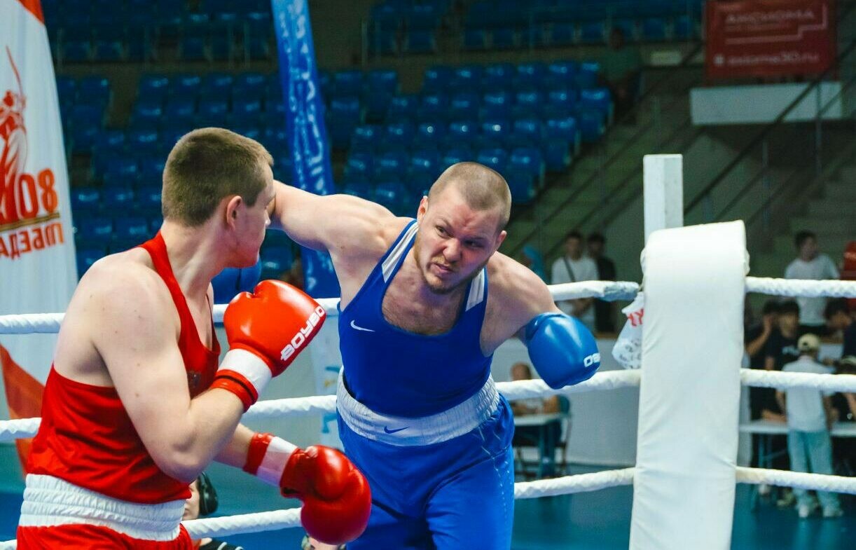 В Астрахани состоялся чемпионат по боксу и мастер-классы от легендарных спортсменов