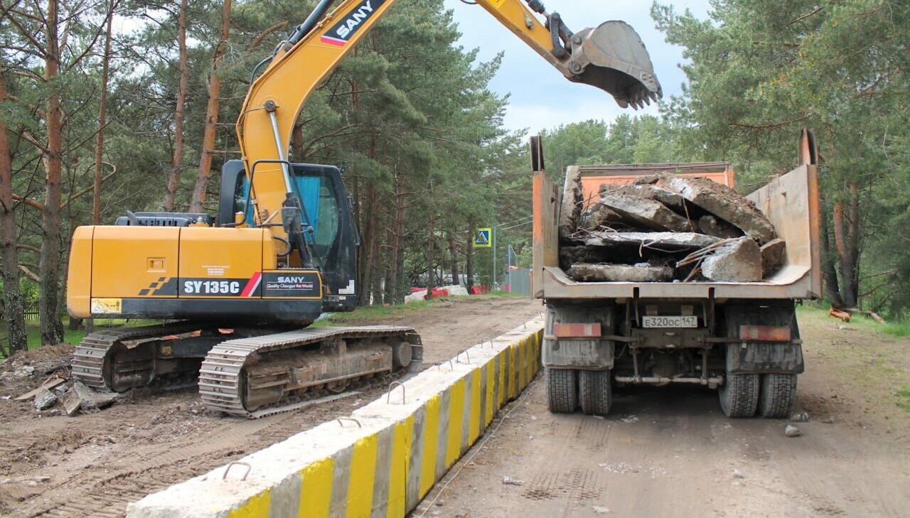 В Ленобласти дорожники продолжают капремонт моста через Липовскую протоку