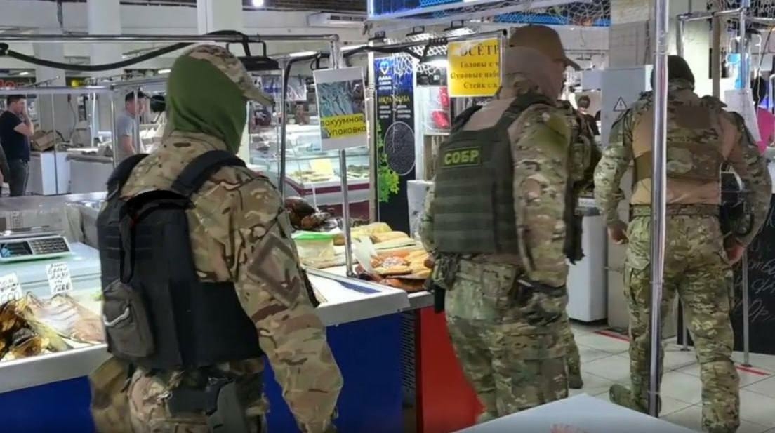 Росгвардия и полиция устроили рейд на астраханских рынках
