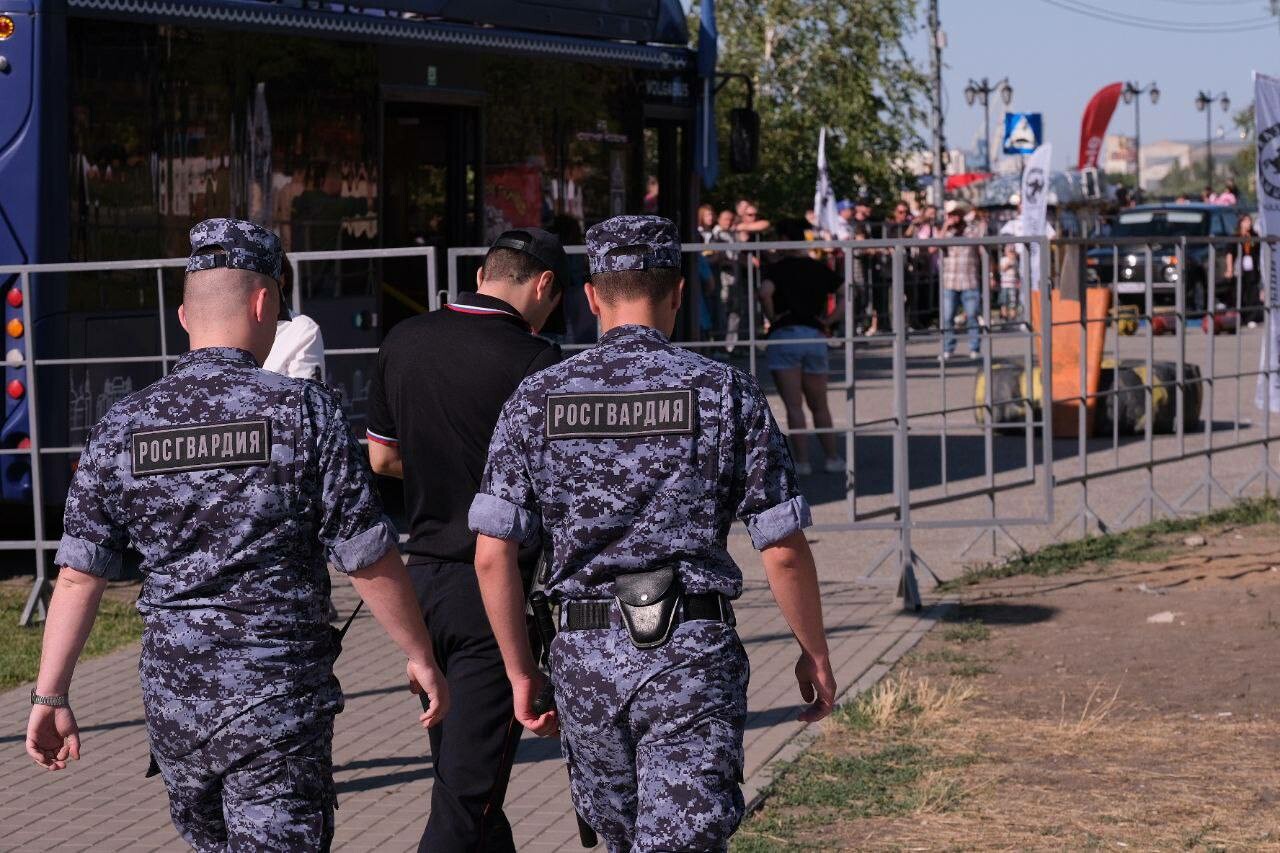 Росгвардия следила за безопасностью в Астрахани на День молодежи
