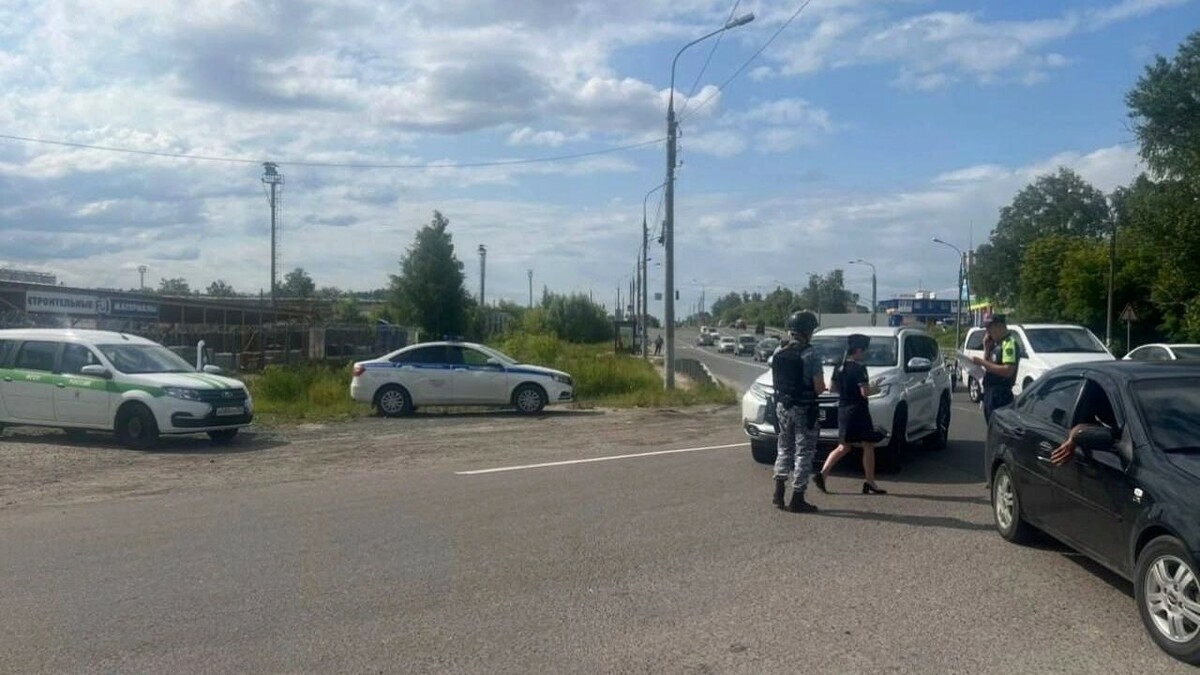 В Кстове арестовали автомобиль молодоженов из-за долгов владельца