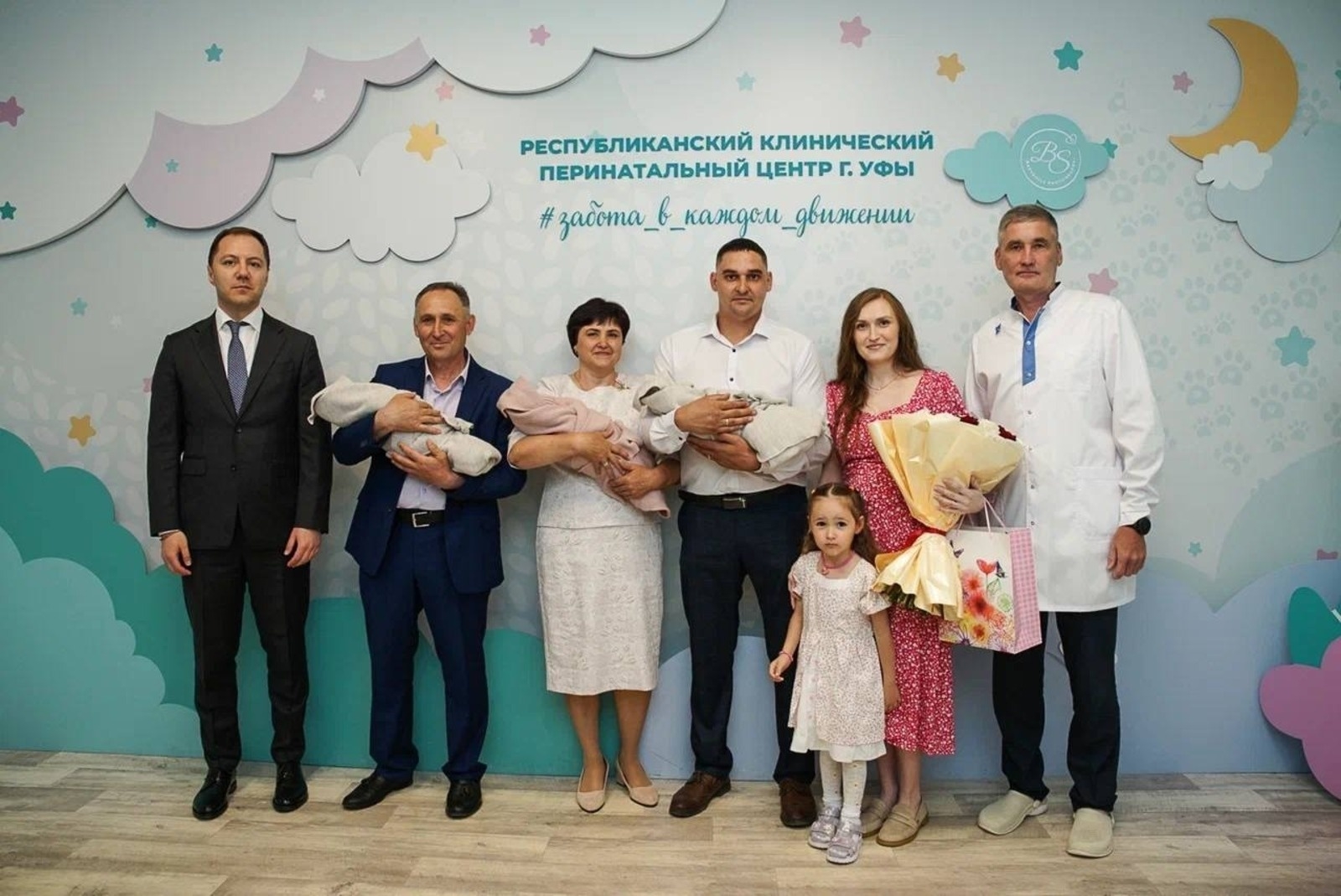В Туймазах семья встретила тройняшек из роддома