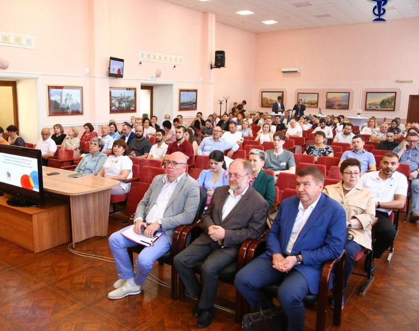 Астраханские врачи начали обсудили диагностику рака кишечника
