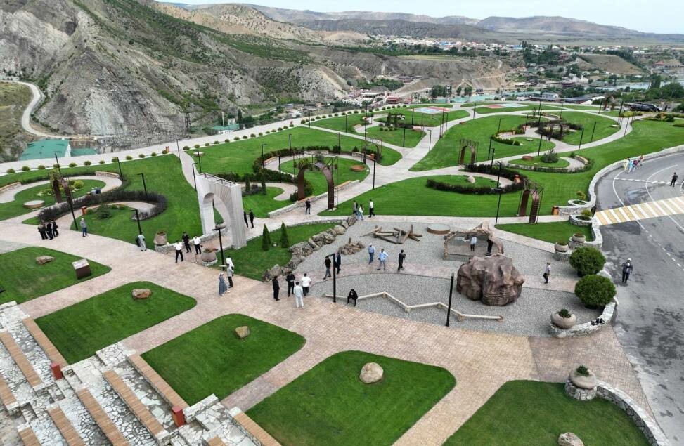 Возле Сулакского каньона появился туркомплекс в национальном стиле