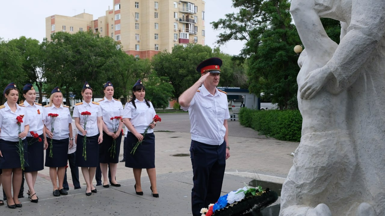 Сотрудники СК в Астрахани почтили память павших в локальных конфликтах