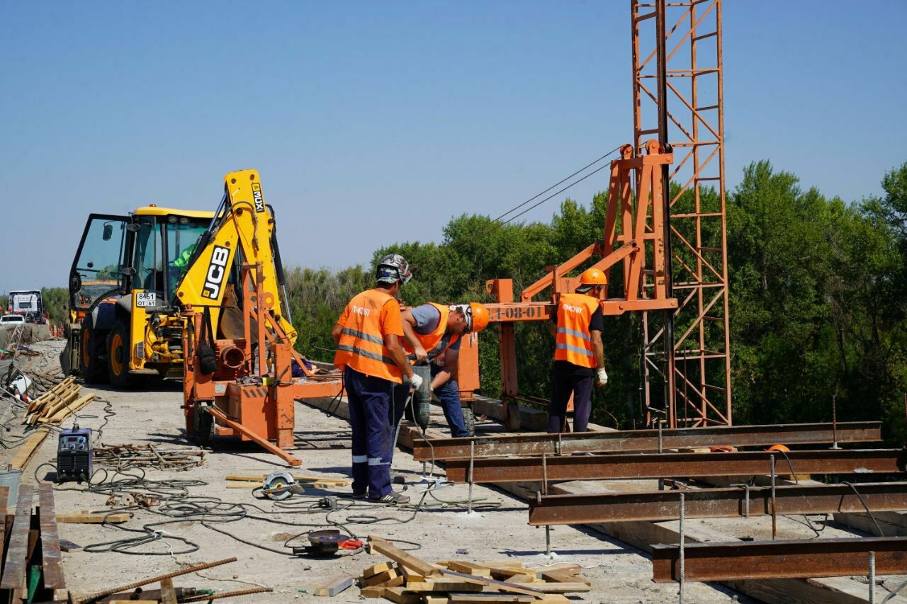 В Астраханской области продолжается капремонт моста через реку Кигач