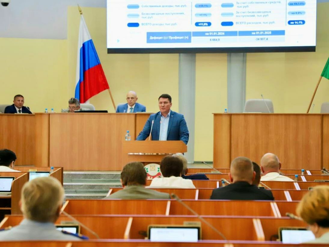 Евгений Молодняков поздравил жителей Хакасии с праздником