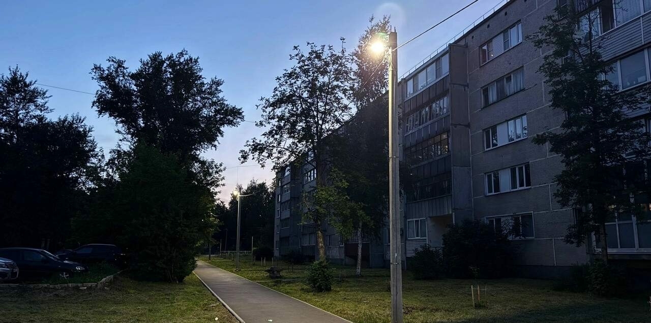 В Череповце у школы на Вологодской улице появилось долгожданное освещение